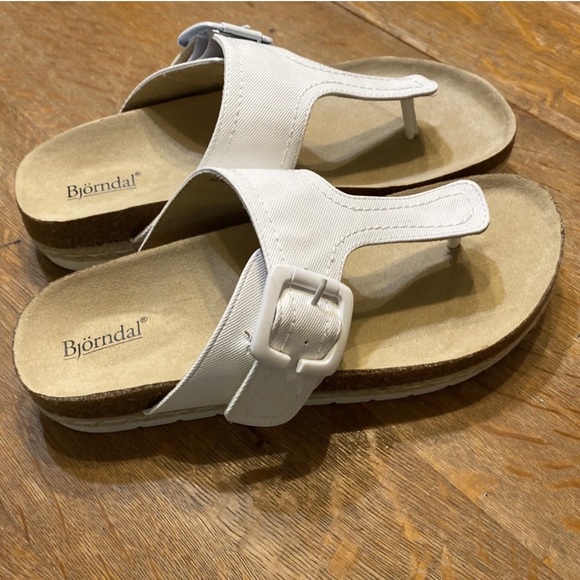 Bjorndal Shoes - NEW Bjorndal White Penelope Thong Sandals, Cork insole, White & Jute Bottoms Sz7